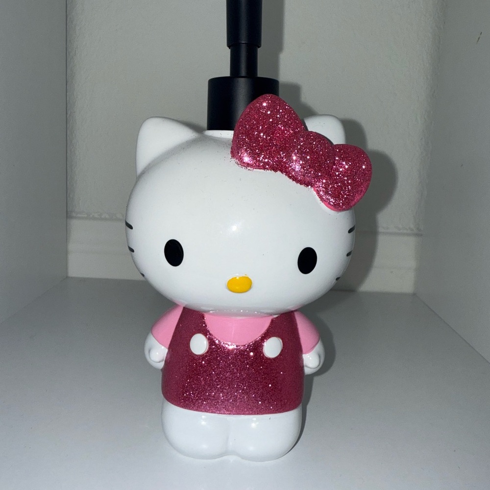 Hello Kitty Soap Dispenser with Pink Glitter Bow